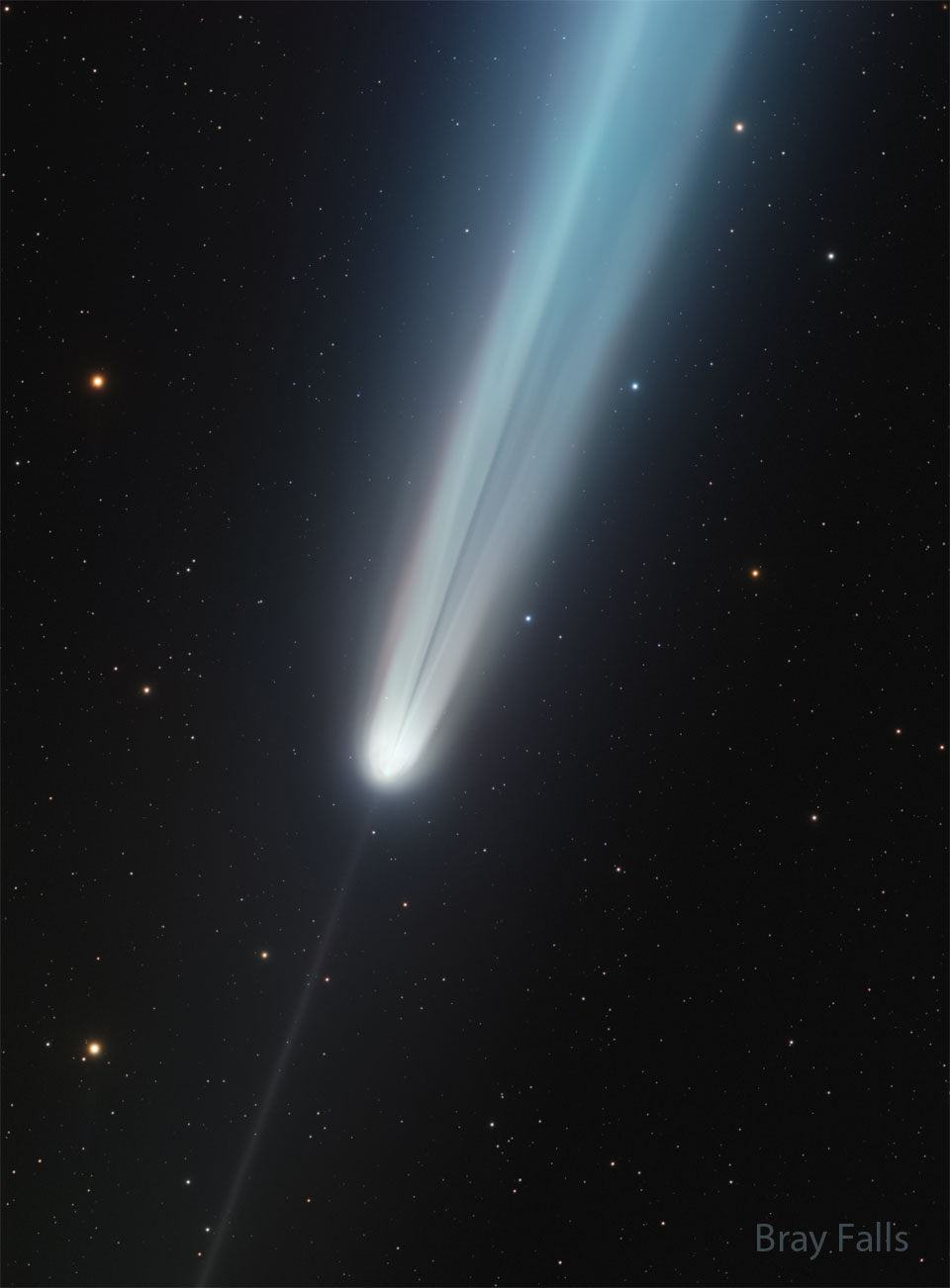 A starfield is shown that includes a bright comet.
A bright tail points to the upper right but has an
unusual dark streak in it. A thin anti-tail points
toward the lower left.
Please see the explanation for more detailed information.